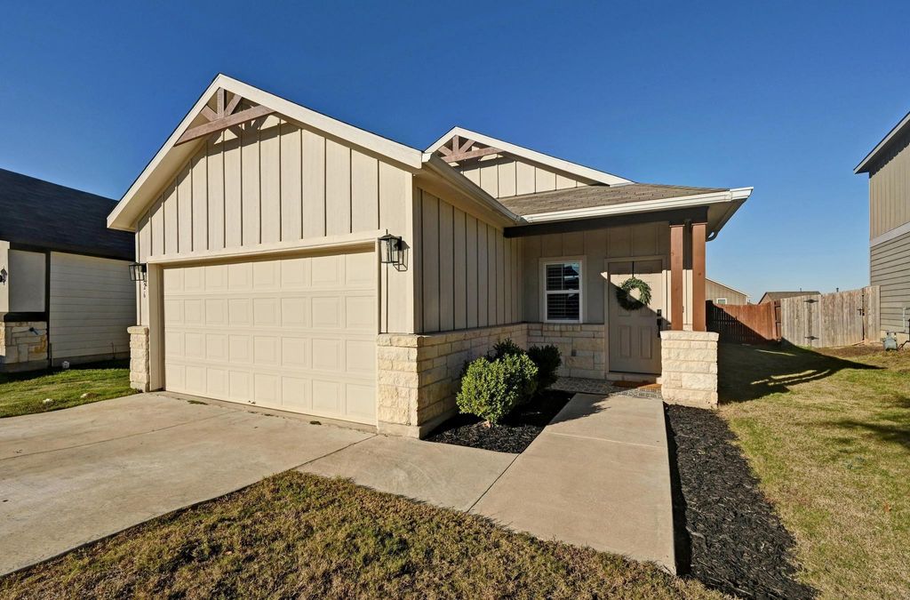 126 Silktassel WAY, Buda, TX 78610