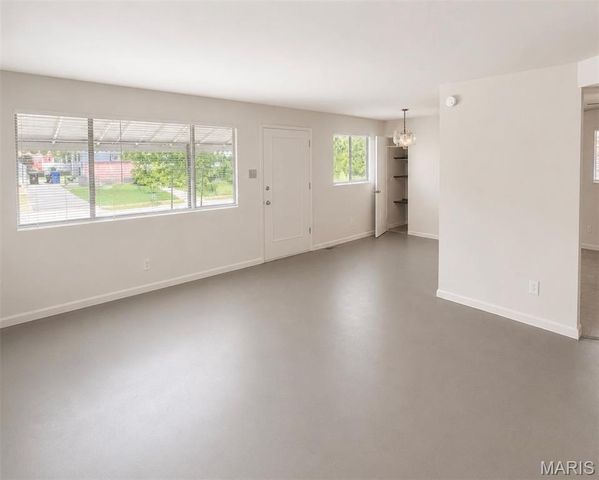 7040 Julian Avenue, University City, MO 63130