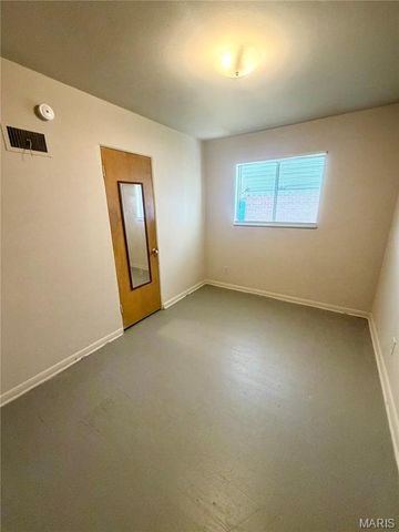 7040 Julian Avenue, University City, MO 63130