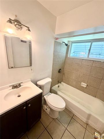 7040 Julian Avenue, University City, MO 63130