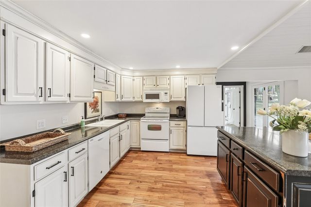 129 Cottage Lane, Montezuma, IA 50171