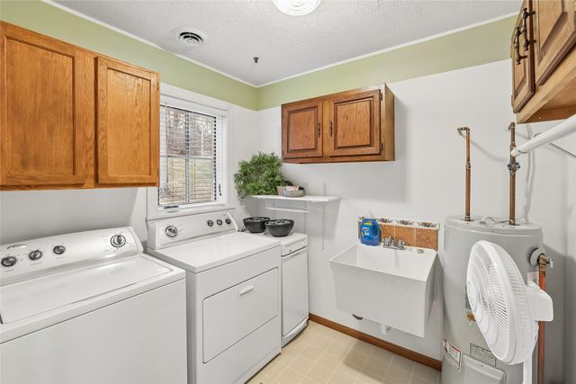 129 Cottage Lane, Montezuma, IA 50171