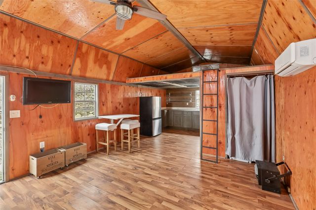 129 Cottage Lane, Montezuma, IA 50171