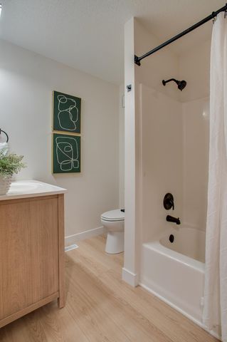 2808 38th Avenue S, Fargo, ND 58104