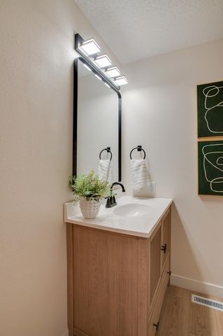 2808 38th Avenue S, Fargo, ND 58104