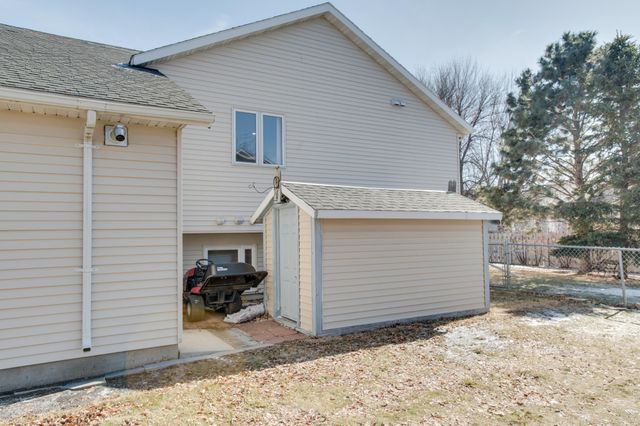 2808 38th Avenue S, Fargo, ND 58104