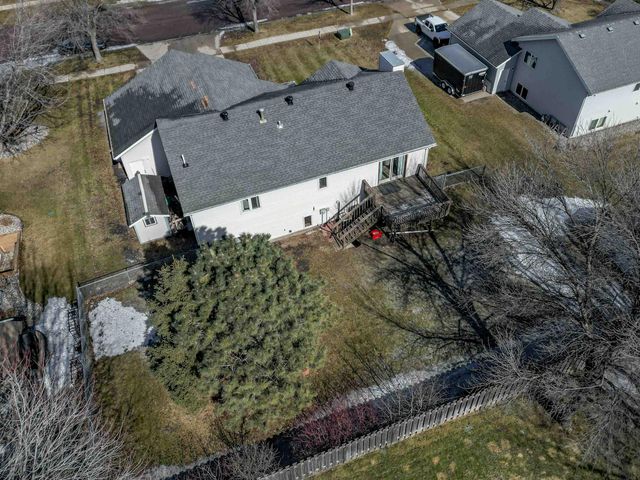 2808 38th Avenue S, Fargo, ND 58104