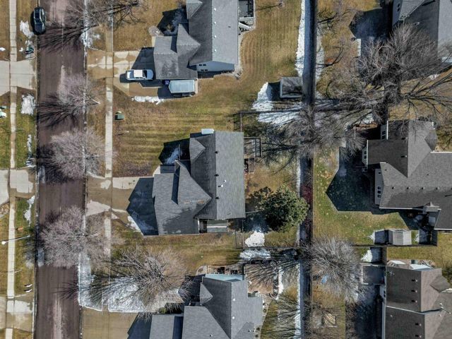 2808 38th Avenue S, Fargo, ND 58104