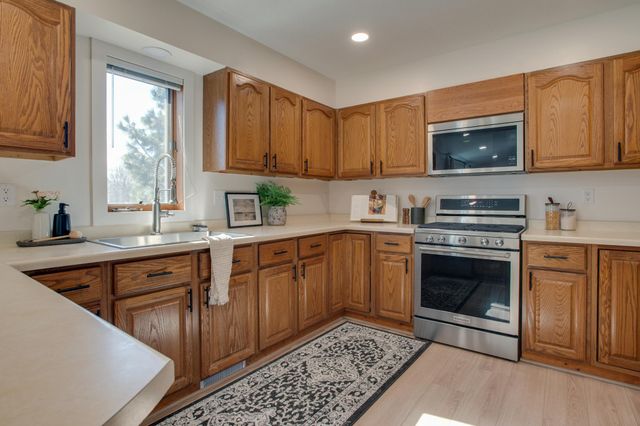 2808 38th Avenue S, Fargo, ND 58104