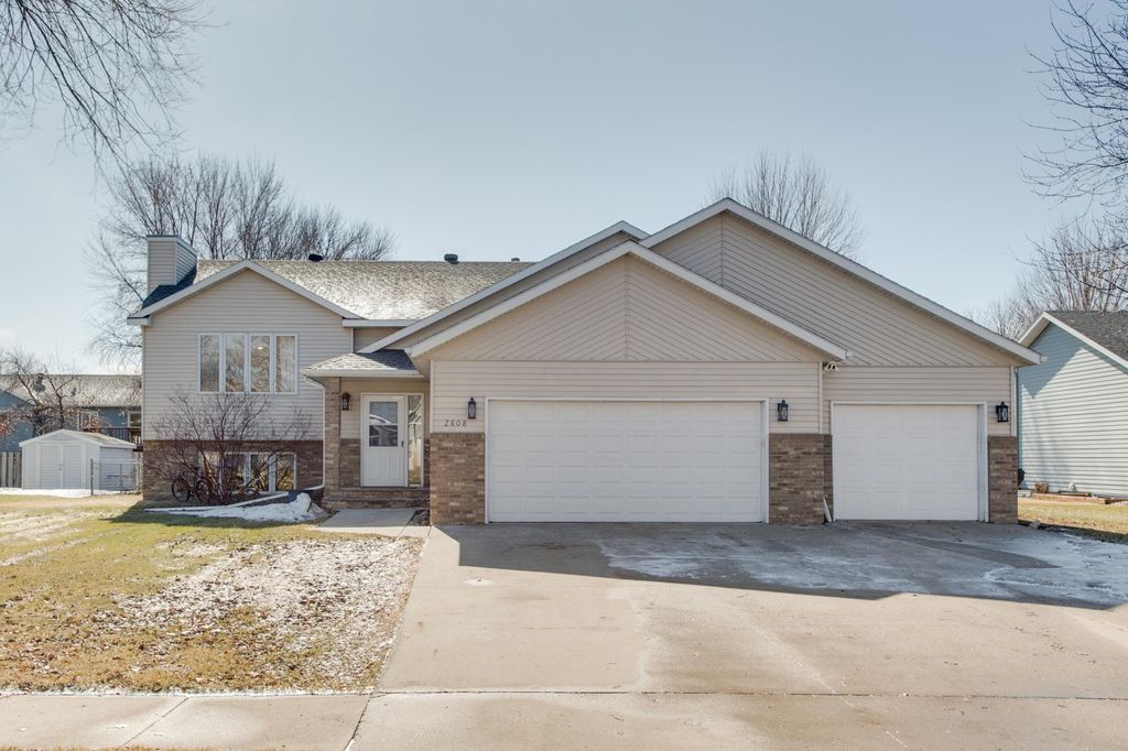 2808 38th Avenue S, Fargo, ND 58104
