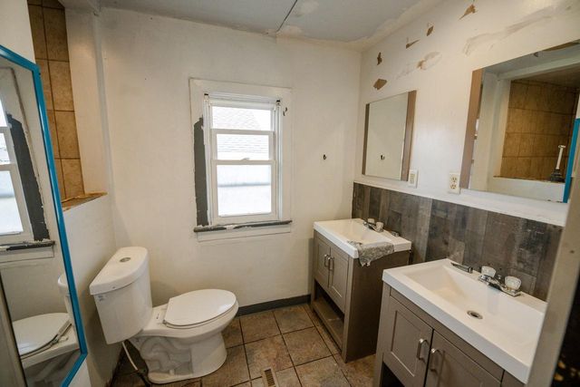 611 West BOULEVARD, Racine, WI 53405