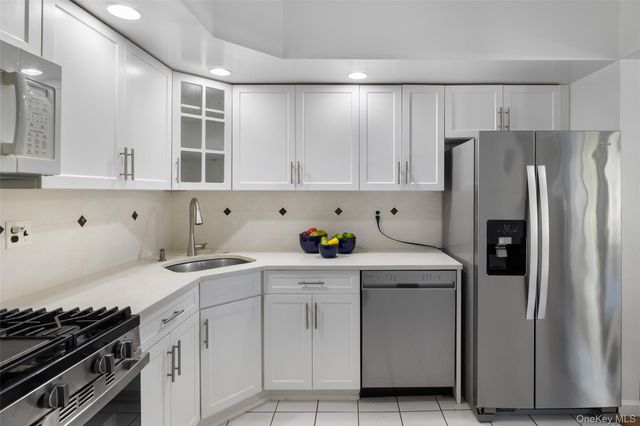 7111 Sutton Place 3, Fresh Meadows, NY 11365
