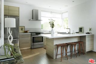 927 Hyperion Avenue, Los Angeles, CA 90029