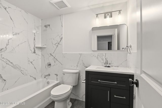 109 Legacy Court, Lakewood, NJ 08701