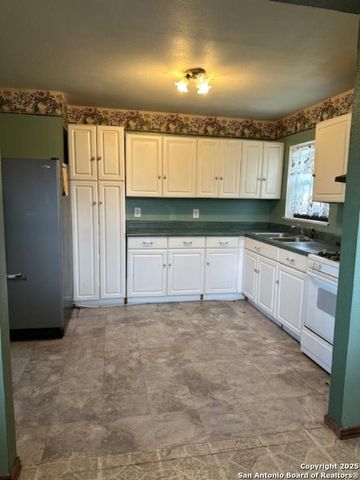 726 Southcross, San Antonio, TX 78211