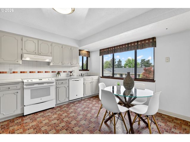 18200 Nw CORINTHIAN St, Portland, OR 97229