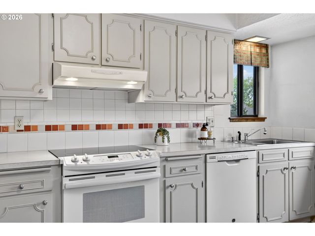 18200 Nw CORINTHIAN St, Portland, OR 97229