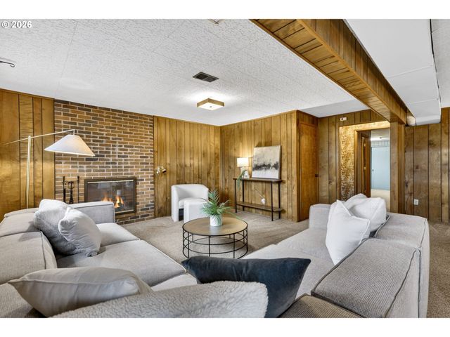 18200 Nw CORINTHIAN St, Portland, OR 97229