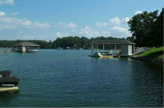 54 Hideaway LN, Moneta, VA 24121