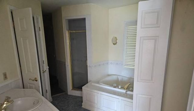 54 Hideaway LN, Moneta, VA 24121