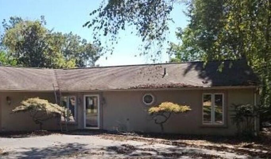 54 Hideaway LN, Moneta, VA 24121