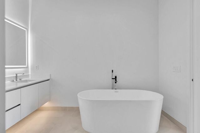 220 Lake Shore Drive 2411, Lake Park, FL 33403