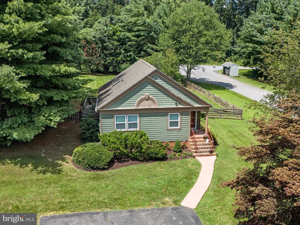 693 THOROUGHBRED DR, Charles Town, WV 25414