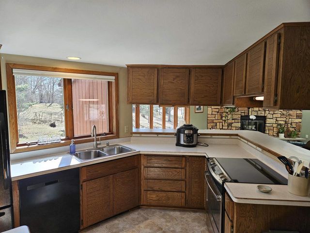 219 James Street, Portage, WI 53901