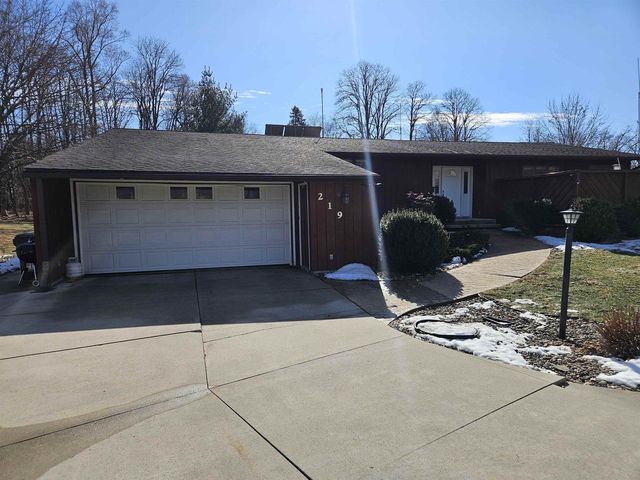 219 James Street, Portage, WI 53901