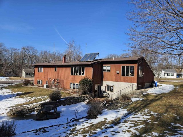 219 James Street, Portage, WI 53901