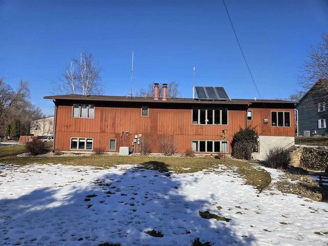 219 James Street, Portage, WI 53901