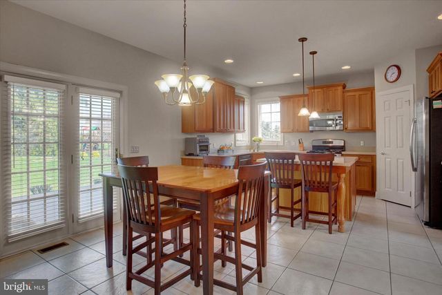 10 BAYBERRY RD, Carlisle, PA 17013