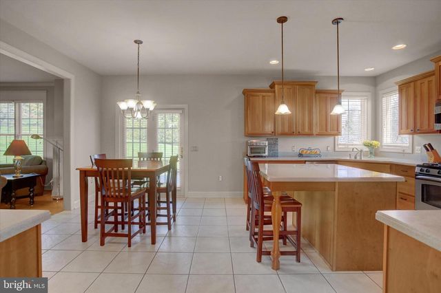 10 BAYBERRY RD, Carlisle, PA 17013