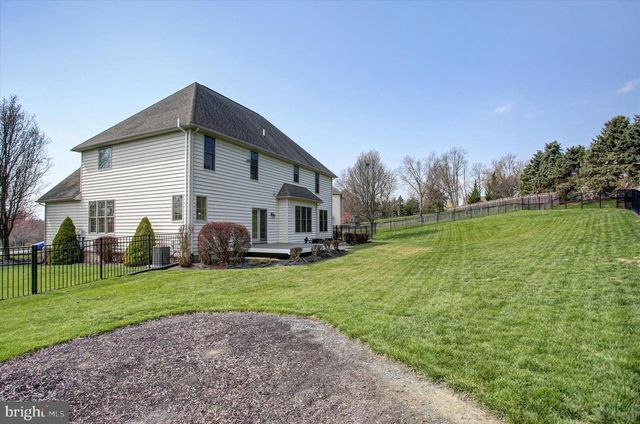 10 BAYBERRY RD, Carlisle, PA 17013