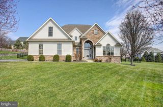 10 BAYBERRY RD, Carlisle, PA 17013