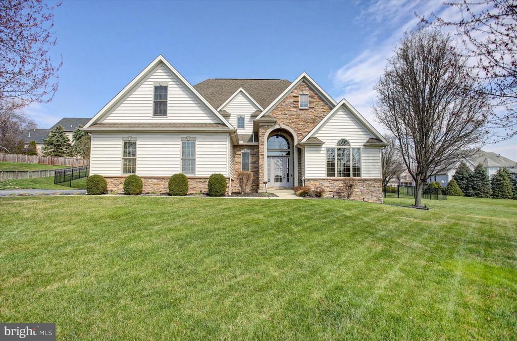 10 BAYBERRY RD, Carlisle, PA 17013