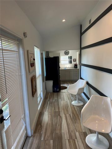 265 NE 151st St, Miami, FL 33162