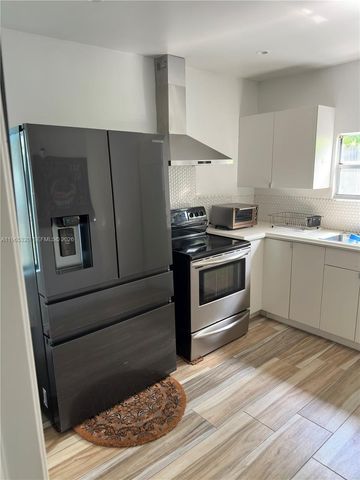 265 NE 151st St, Miami, FL 33162