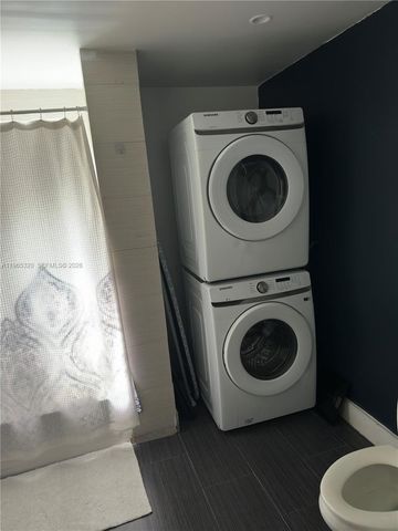 265 NE 151st St, Miami, FL 33162