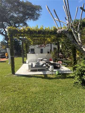 265 NE 151st St, Miami, FL 33162