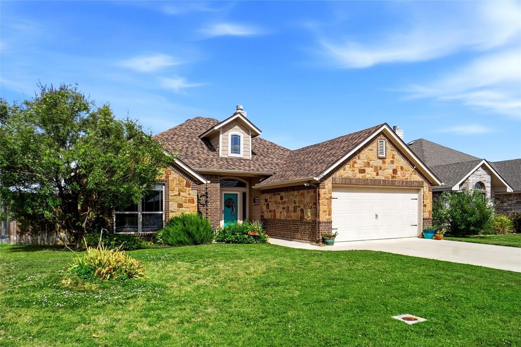 1832 Town Creek Circle, Weatherford, TX 76086 — photo 2