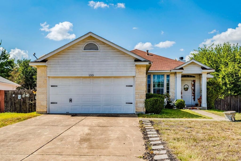 133 Sapphire Lake DR, Kyle, TX 78640