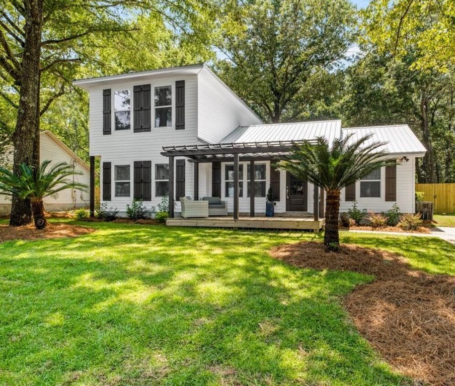 107 Beacons Bend Road, Crestview, FL 32536