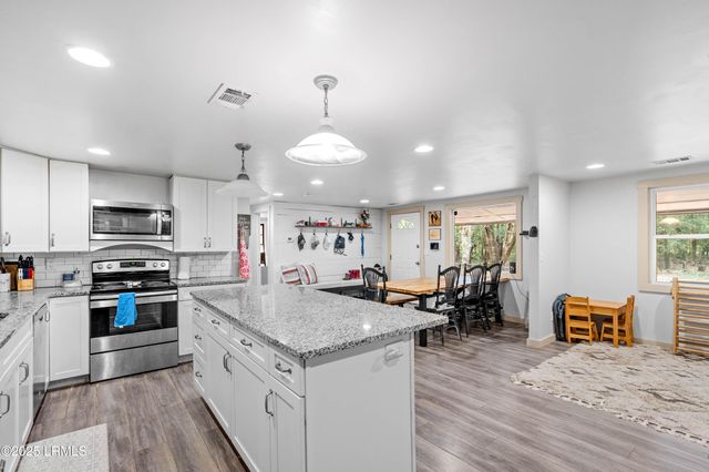 8 Billy Hill Road, Beaufort, SC 29906