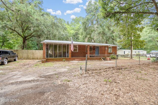 8 Billy Hill Road, Beaufort, SC 29906