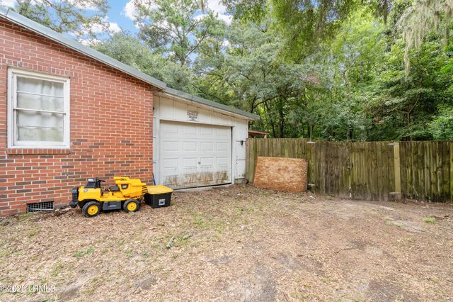 8 Billy Hill Road, Beaufort, SC 29906