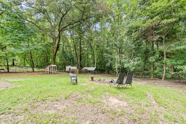 8 Billy Hill Road, Beaufort, SC 29906