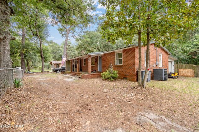 8 Billy Hill Road, Beaufort, SC 29906