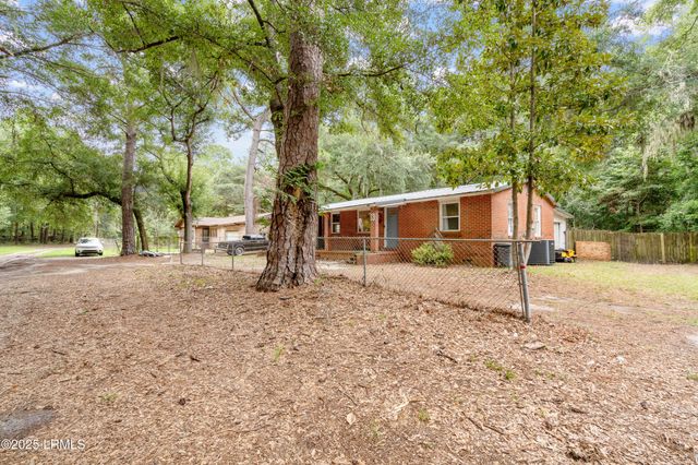 8 Billy Hill Road, Beaufort, SC 29906