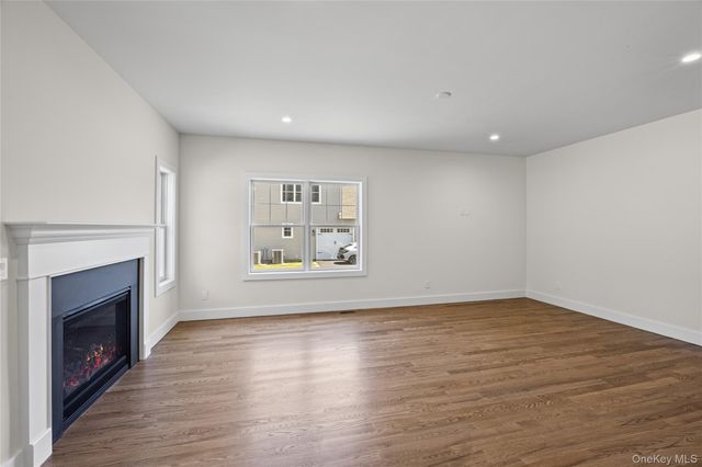 5 Jersey Avenue, Miller Place, NY 11764
